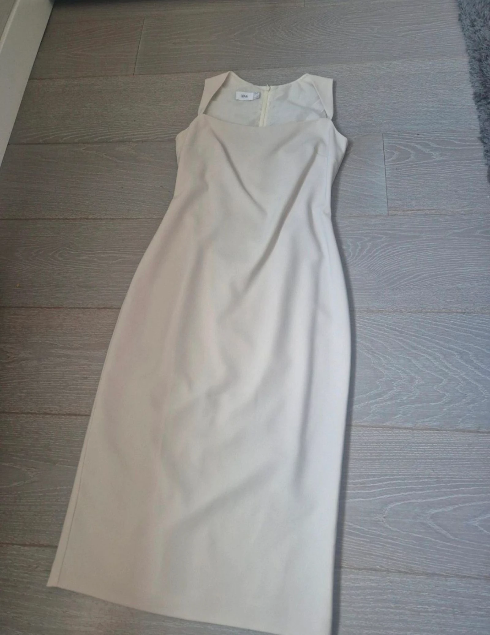 Vestido blanco roto. Mango. Talla M
